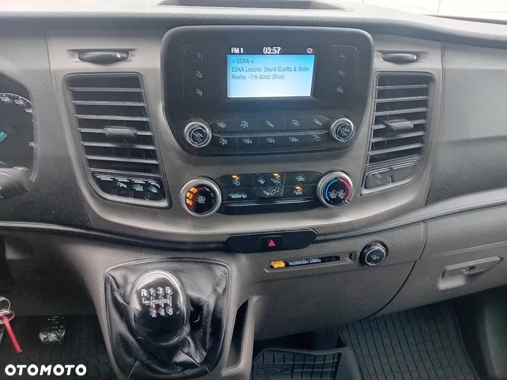 Ford Tourneo Custom - 23