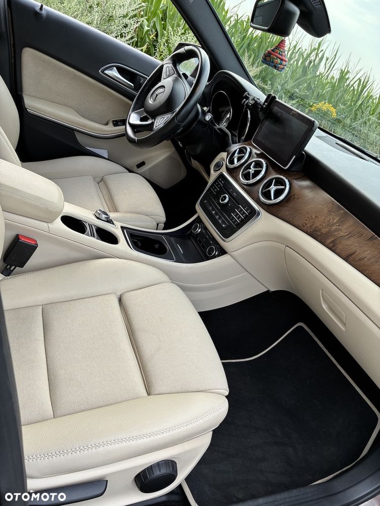 Mercedes-Benz GLA - 14