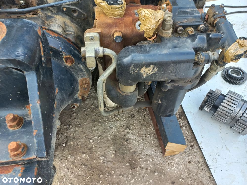 Części skrzyni biegów new holland,case,22647000,47126619,47126736,44980020,5197570,47131252,5198194,R902493582,1525503725,47124320,47127186,KOSZ,wałek,obudowa,most,atak,rozdzielacze hydrauliczne,pompahydrauliki,zwolnice,podnośnik,synchronizator,rewers,ramiona,wom. - 16