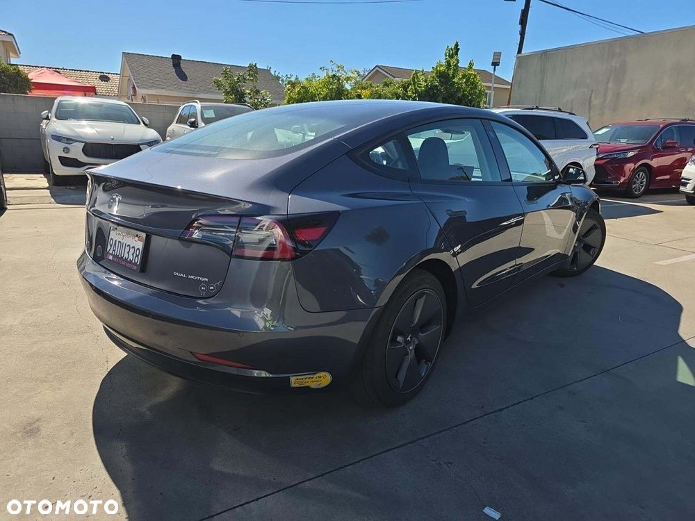 Tesla Model 3 - 3