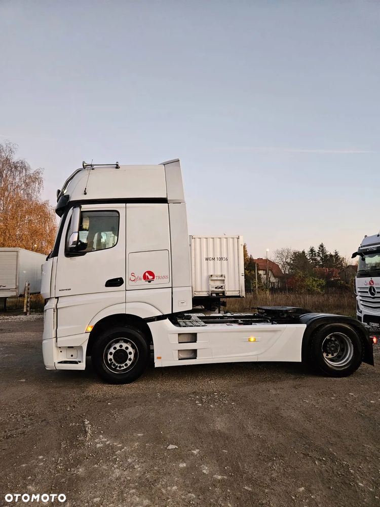 Mercedes-Benz Actros - 8