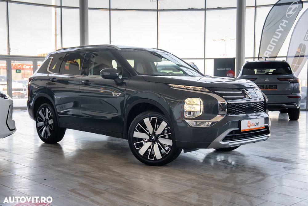 Mitsubishi Outlander 2.4 L 4X4 PHEV Instyle Ultimate - 2