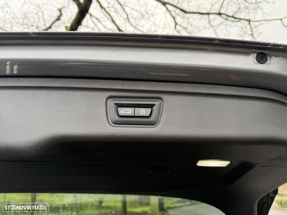 BMW 330 e Pack 50 anos M Auto - 37