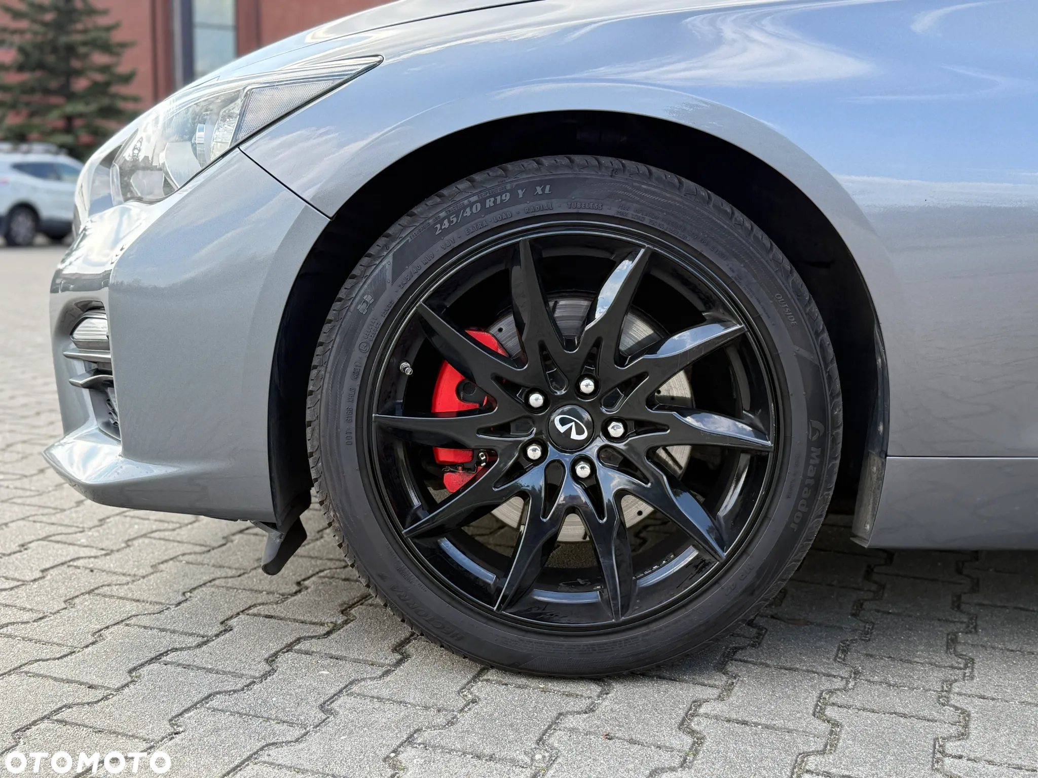 Infiniti Q50 2.0t Sport Sound Studio by Bose - 16