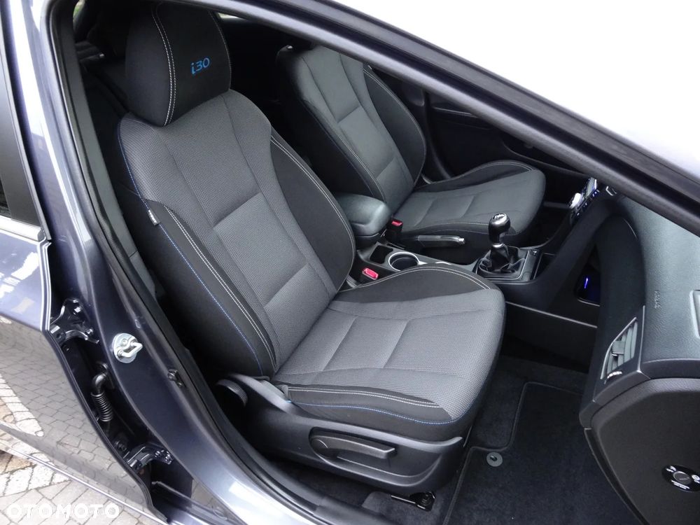 Hyundai i30 blue 1.6 GDI Passion - 26