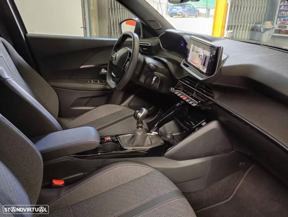 Peugeot 2008 1.2 PureTech Allure - 16