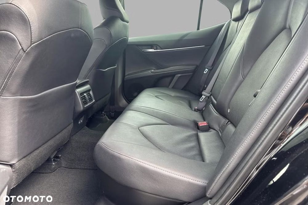 Toyota Camry Luxury - 23