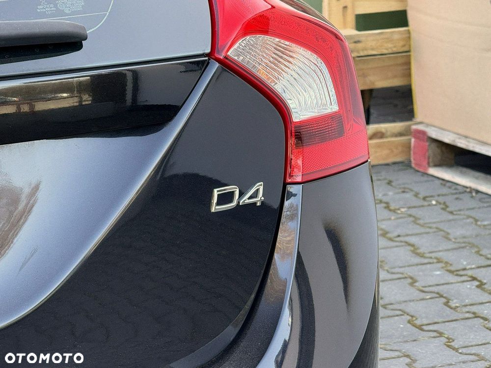 Volvo V60 D4 Momentum - 32