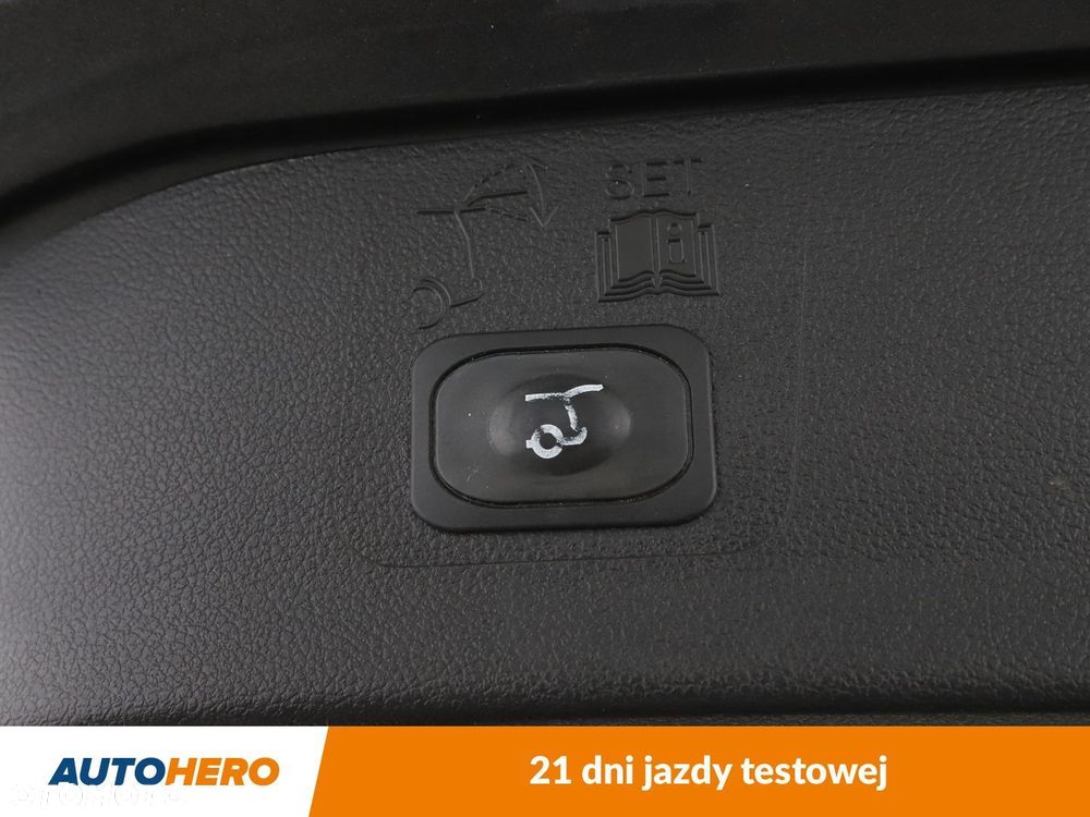 Ford Kuga - 36