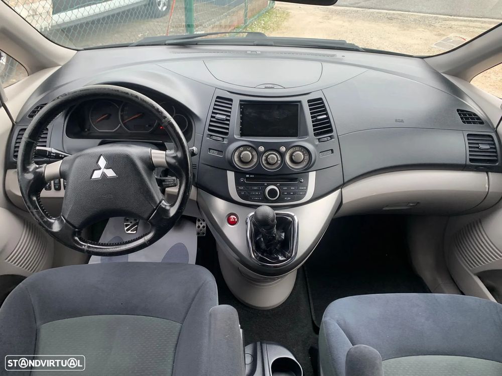 Mitsubishi Grandis 2.0 DI-D Intense P2 - 13