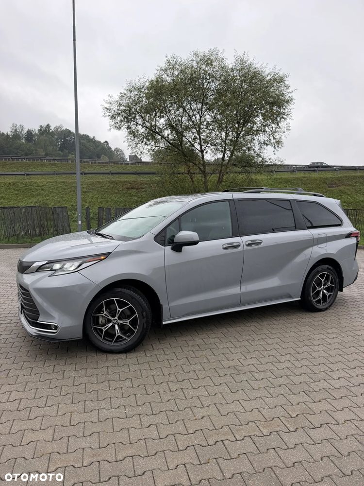 Toyota Sienna - 2