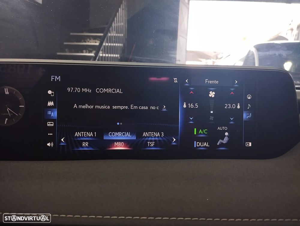 Lexus UX Luxury+TAE+JLL18 — fotografia 40