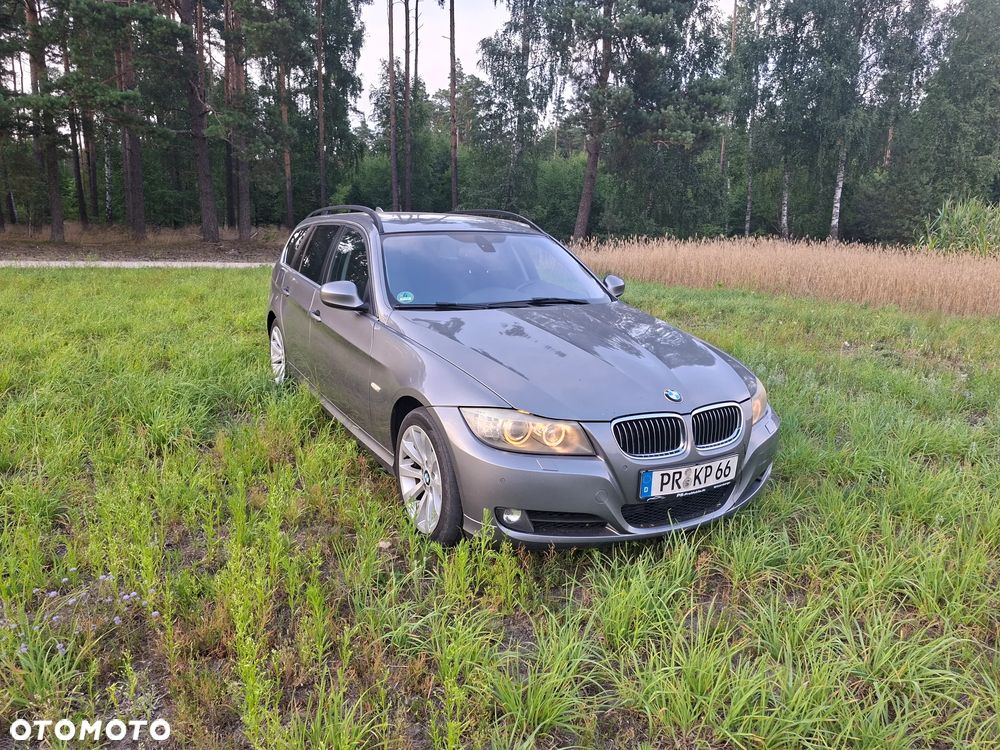 BMW Seria 3 330d xDrive - 2