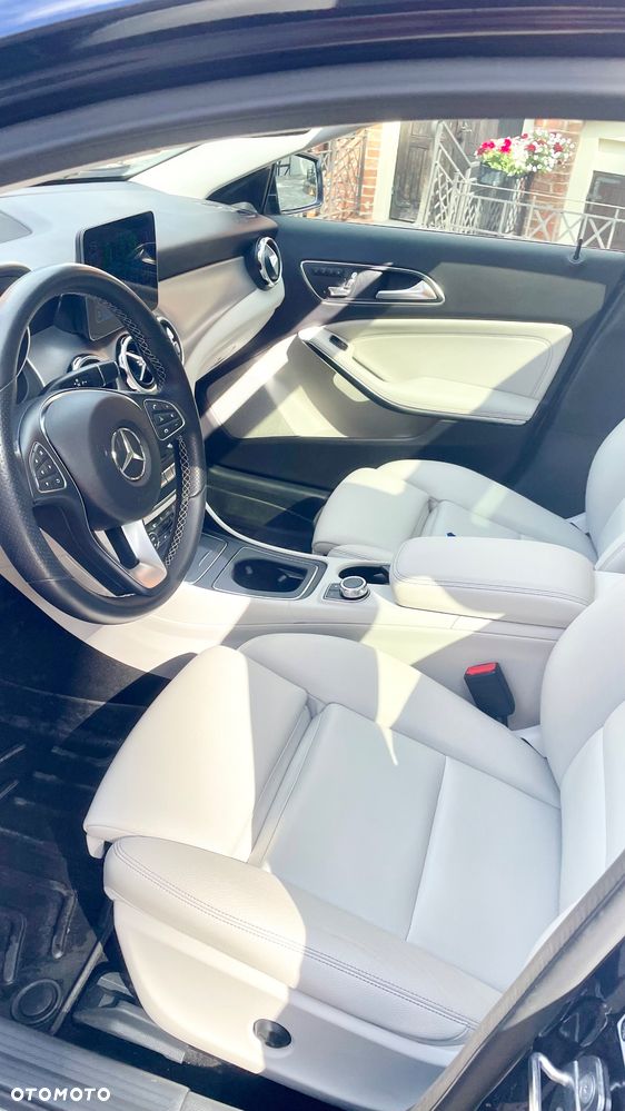 Mercedes-Benz GLA 250 4-Matic AMG Line - 12