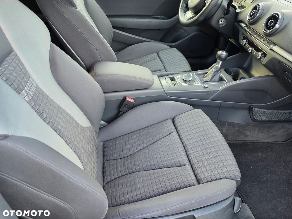 Audi A3 3-drzwiowe 1.4 TFSI S line Sportpaket - 26