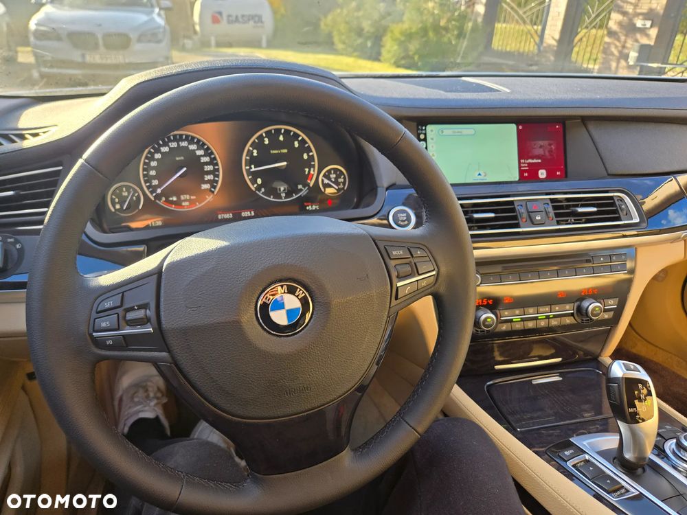 BMW Seria 7 740i - 21