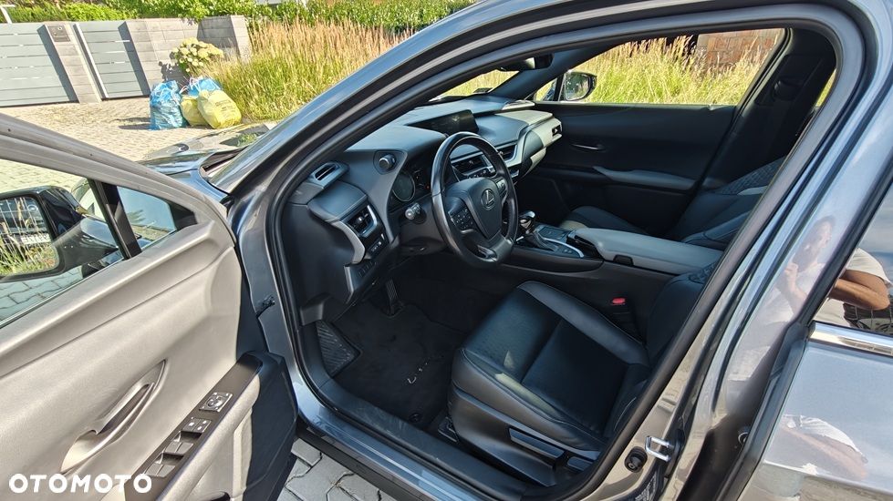 Lexus UX 250h Elegance 2WD - 9