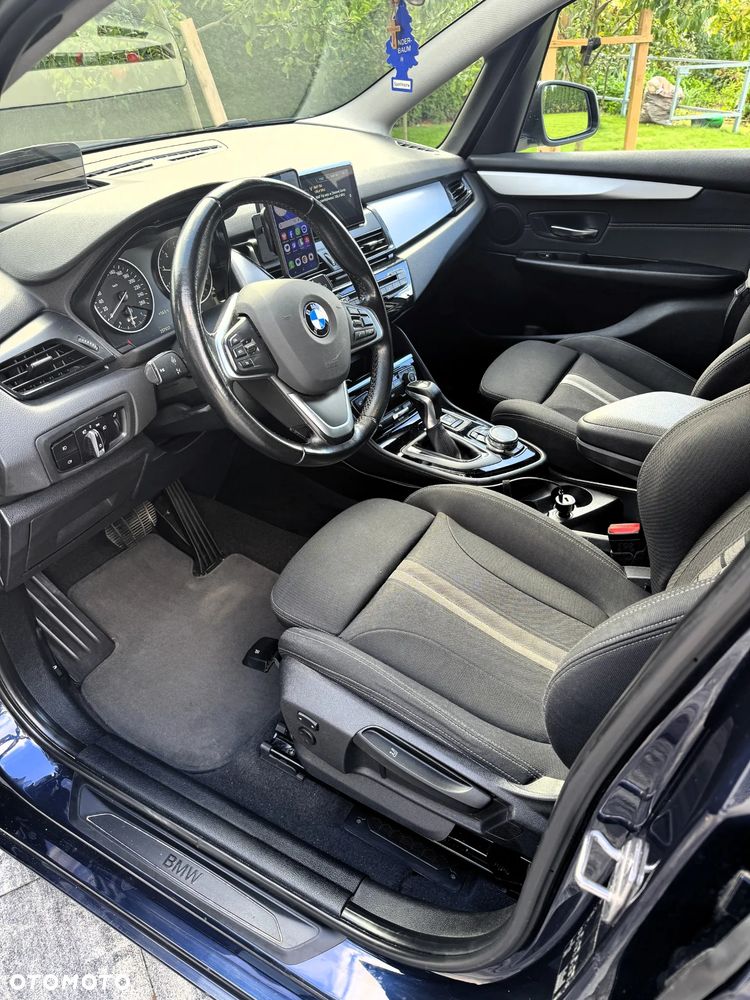 BMW Seria 2 218d - 16