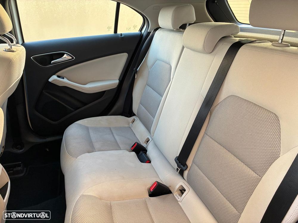 Mercedes-Benz A 180 CDI 7G-DCT Urban - 12