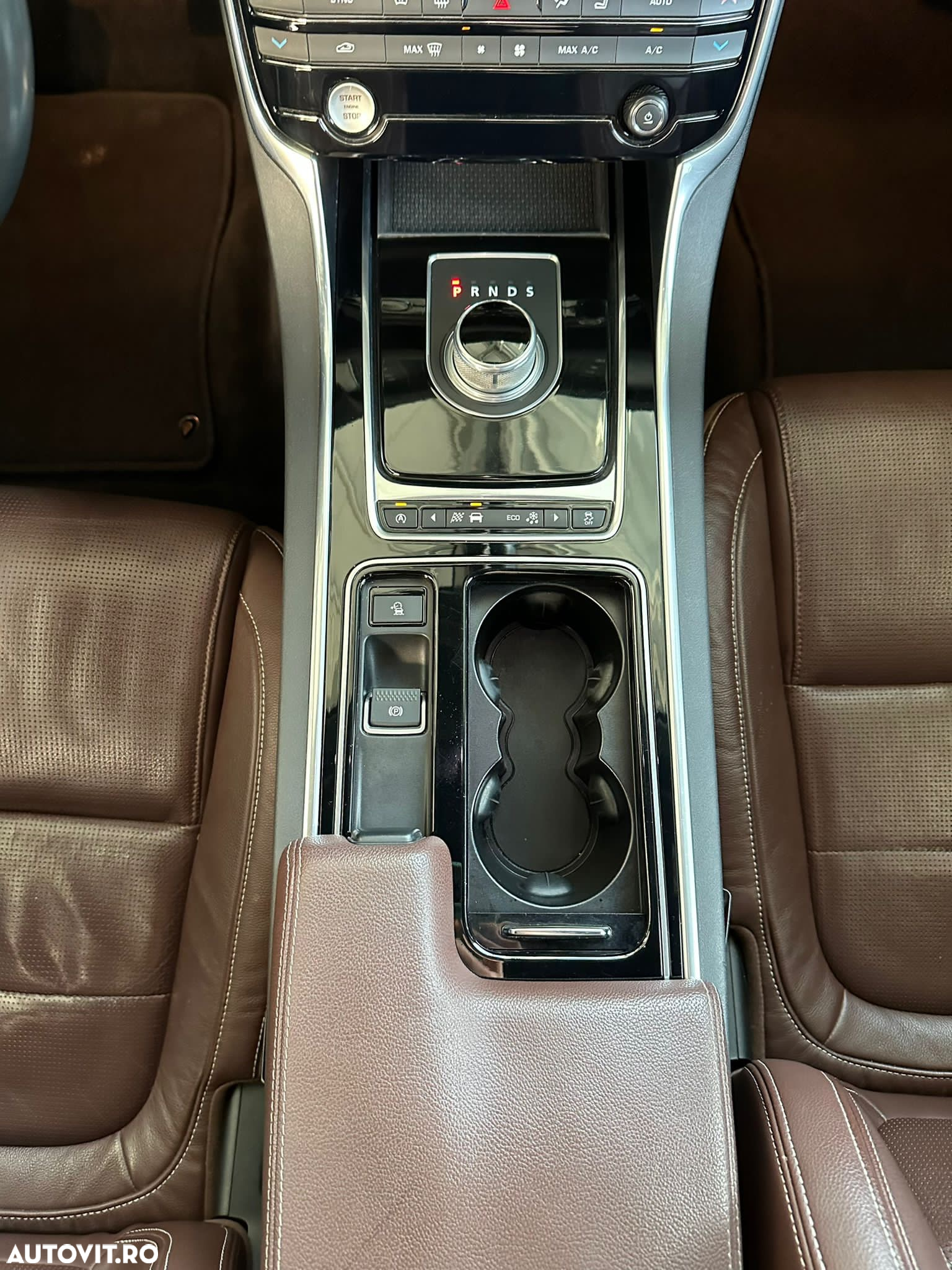 Jaguar XF 20d RWD R-Sport - 12