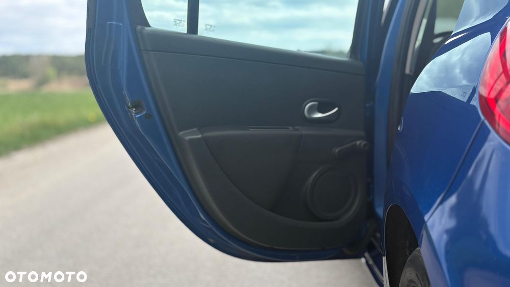 Renault Clio 1.2 16V All Inclusive - 17