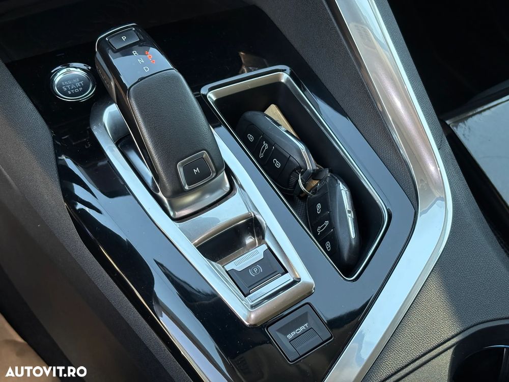 Peugeot 3008 PureTech 130 Stop & Start GPF EAT8 Allure Business-Paket - 17