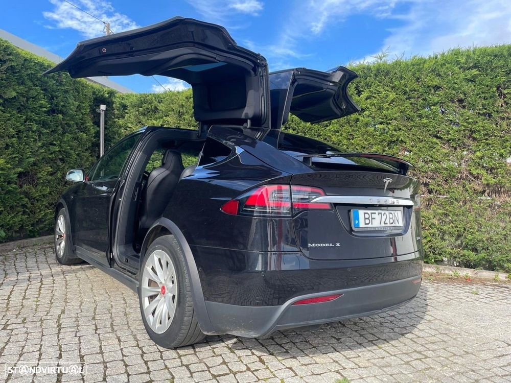 Tesla Model X - 4