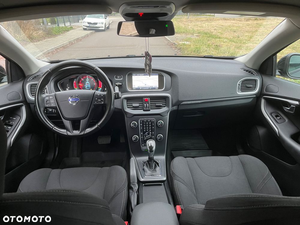 Volvo V40 Cross Country - 18