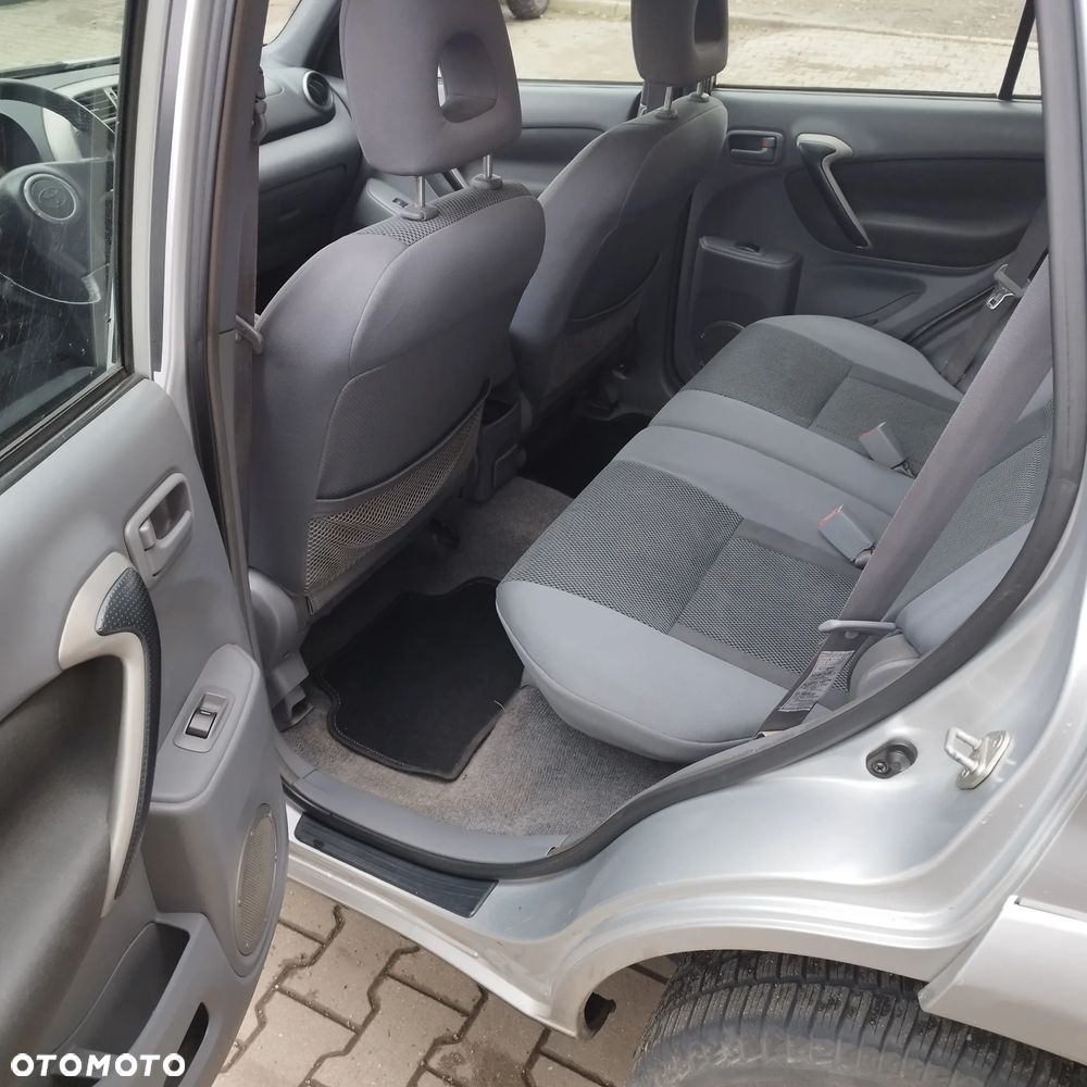 Toyota RAV4 - 10