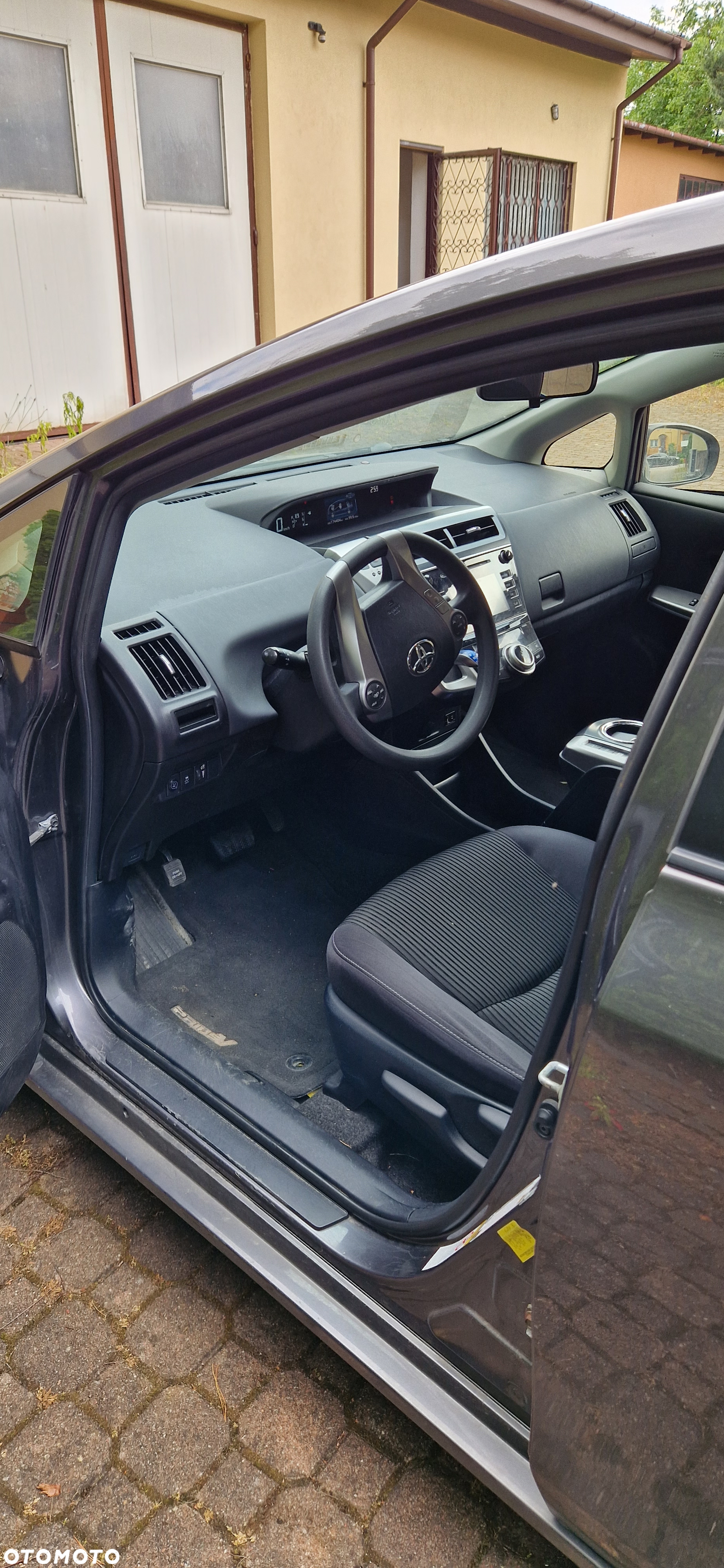 Toyota Prius+ (Hybrid) Comfort - 3