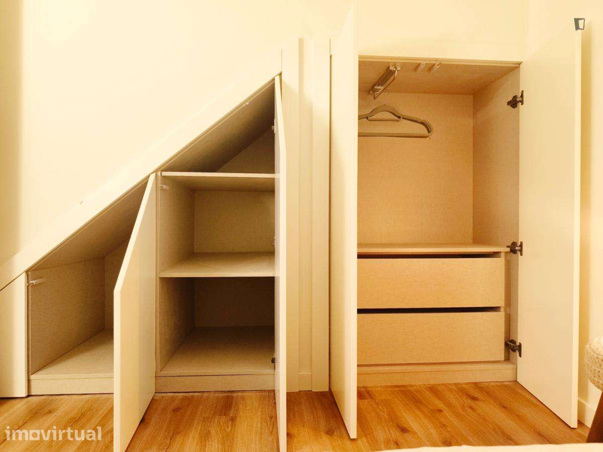 Quarto - localizado em Santo Ildefonso Porto - Grande imagem: 3/16
