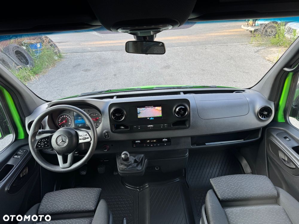 Mercedes-Benz Sprinter - 16