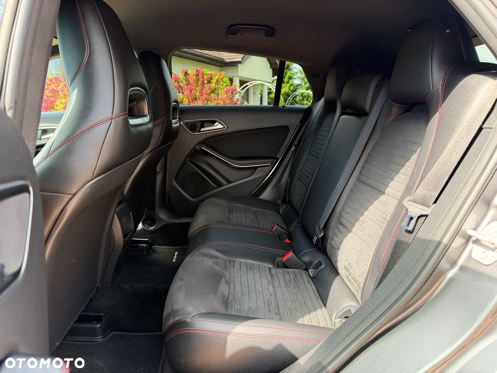 Mercedes-Benz CLA 250 4Matic 7G-DCT AMG Line - 20