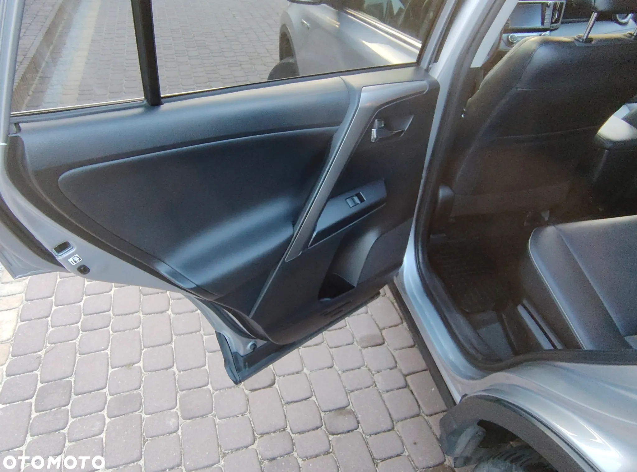 Toyota RAV4 Hybrid Premium 4x2 - 22