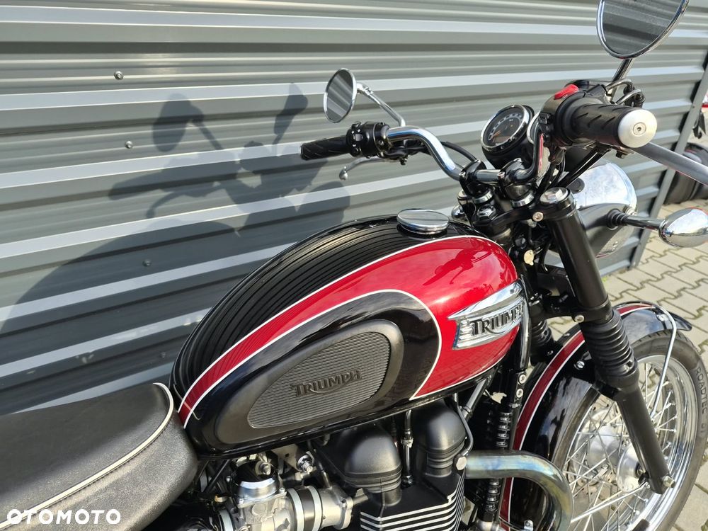 Triumph Bonneville - 20