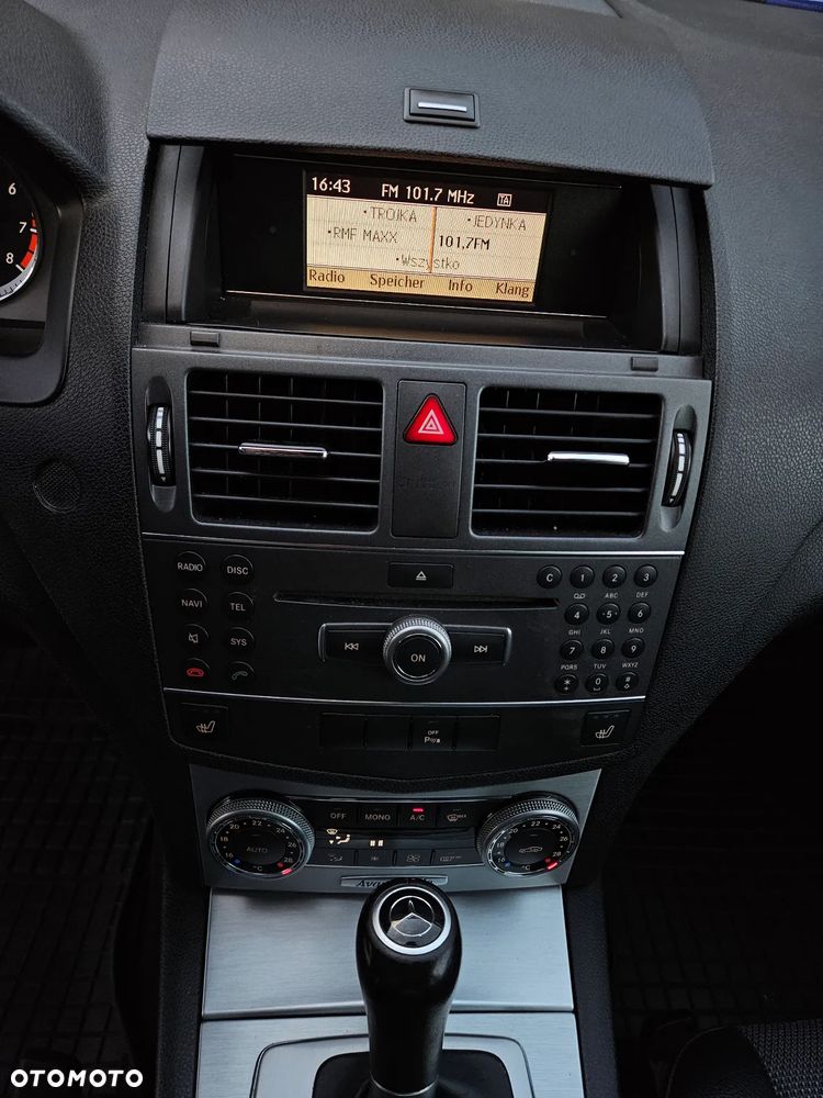 Mercedes-Benz Klasa C 180 T CGI Automatik BlueEFFICIENCY Avantgarde - 11