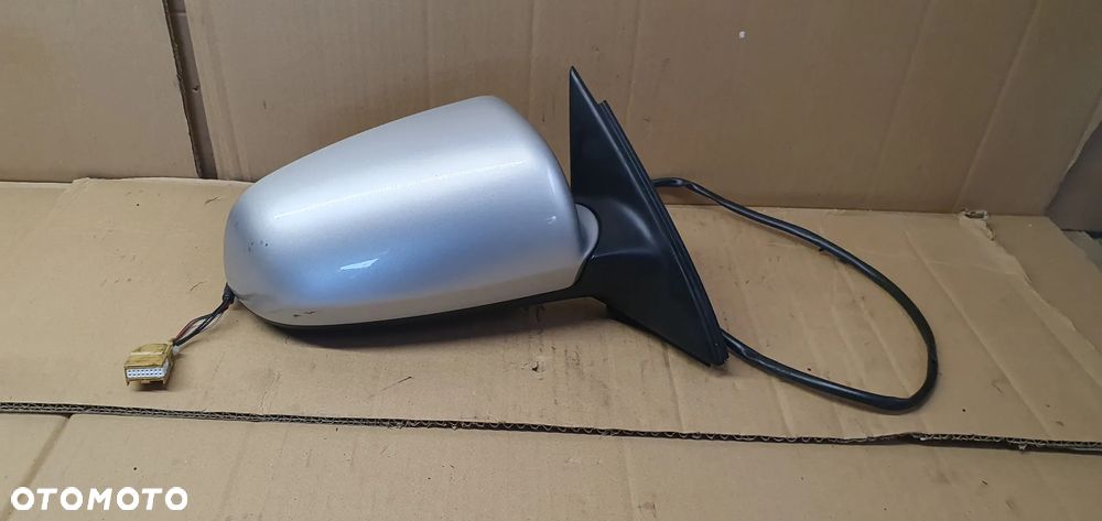 Lusterko prawe Audi A4 B6 7 PIN Europa LY7W - 1