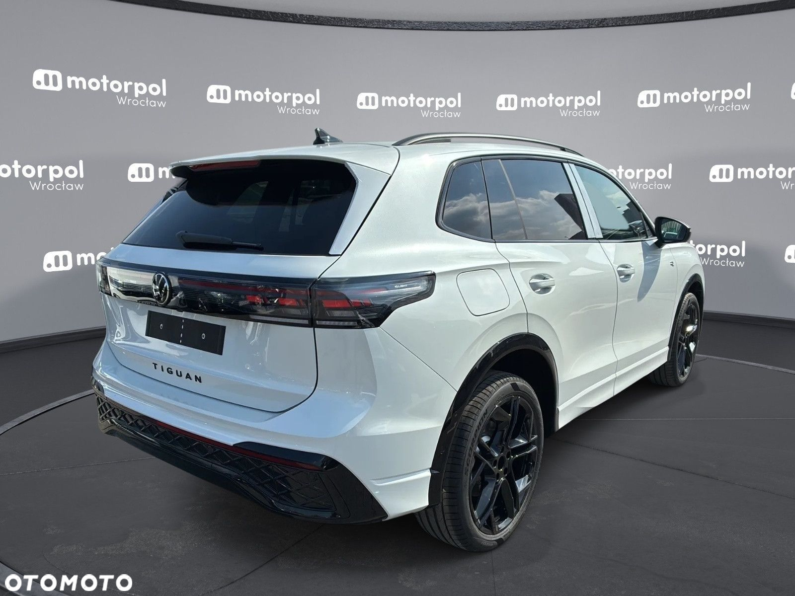 Volkswagen Tiguan - 10