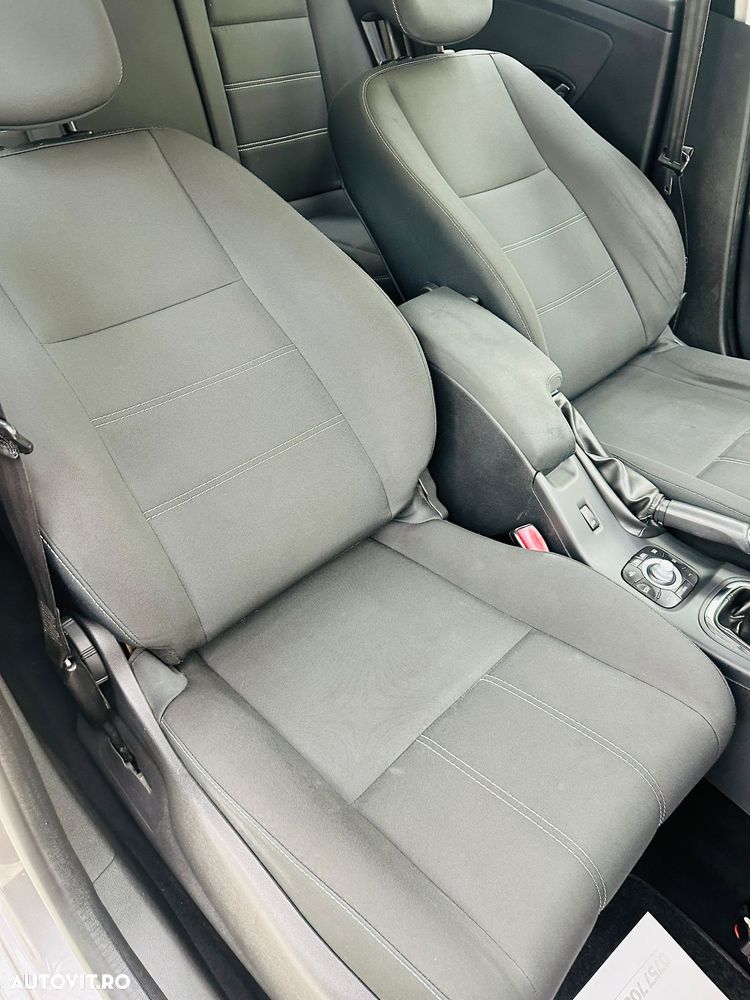 Renault Megane ENERGY dCi 110 Start & Stop Paris Business - 16