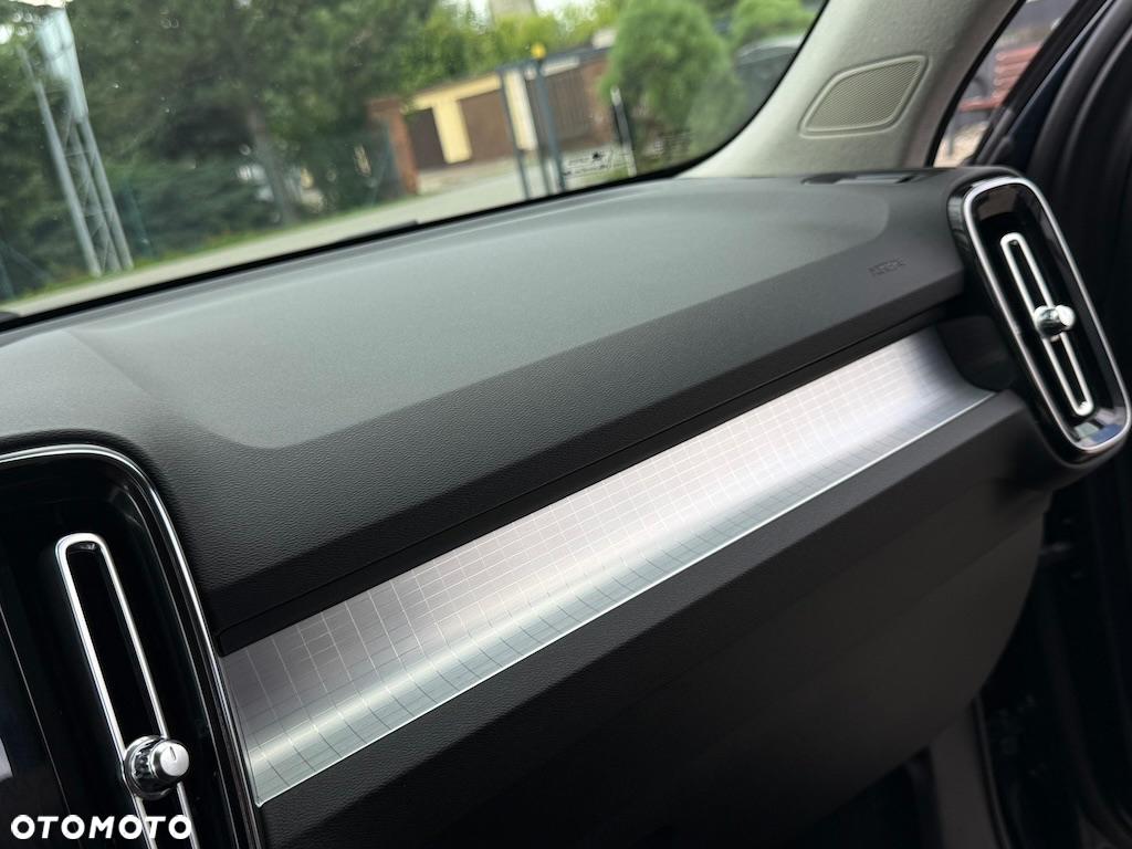 Volvo XC 40 T3 Momentum Pro - 27