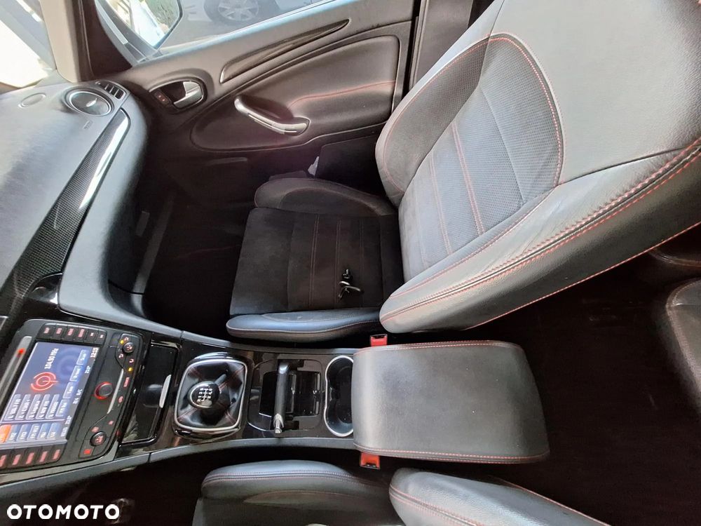 Ford S-Max 2.0 TDCi DPF Titanium - 37