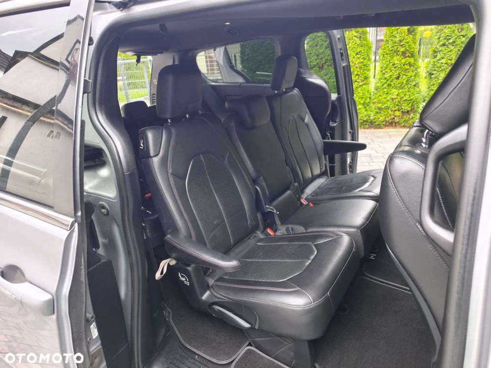 Chrysler Pacifica - 12