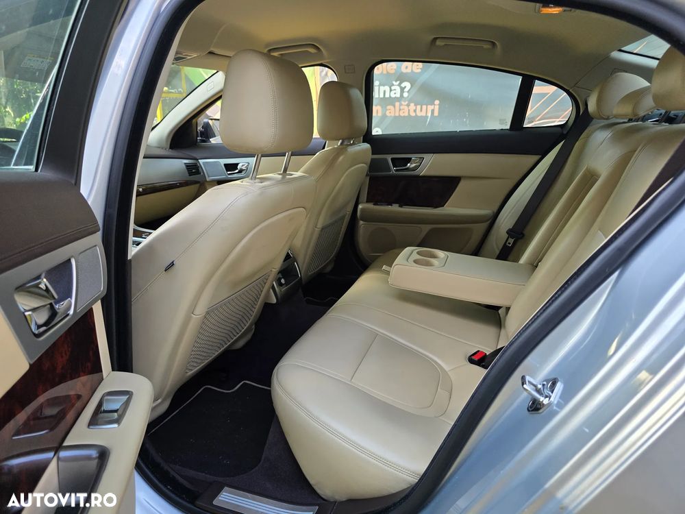 Jaguar XF 2.2D Premium Luxury - 12