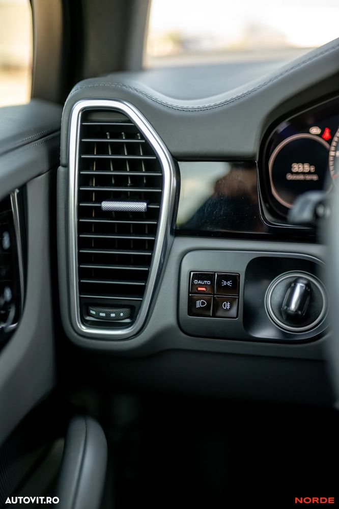 Porsche Cayenne Standard - 19
