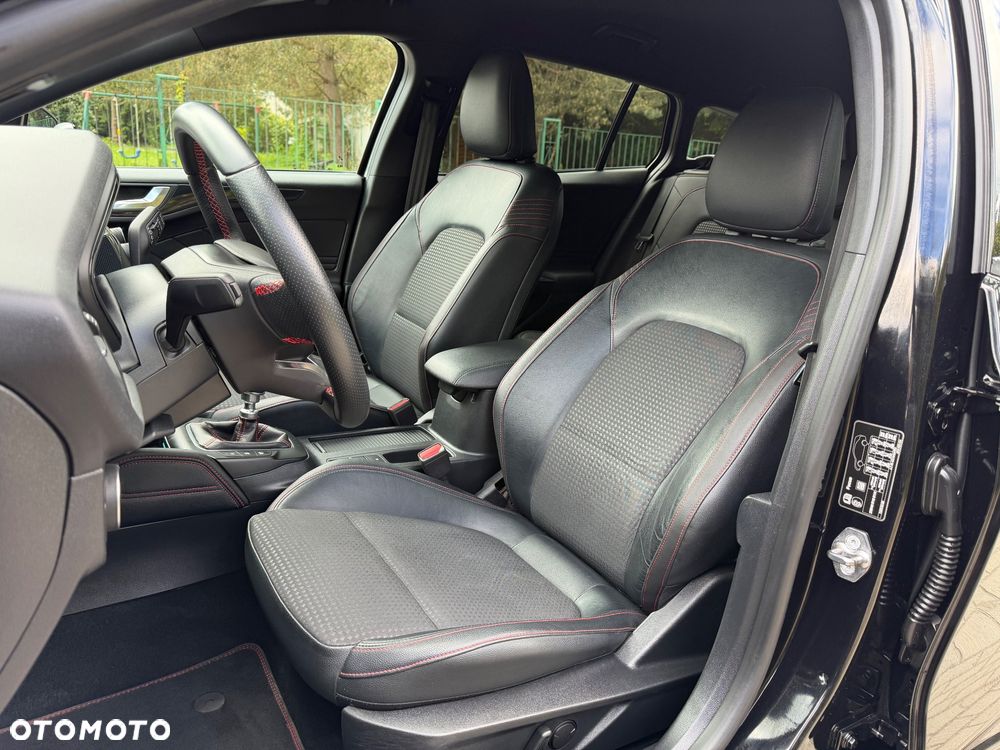 Ford Focus 1.5 EcoBlue Start-Stopp-System ST-LINE - 30