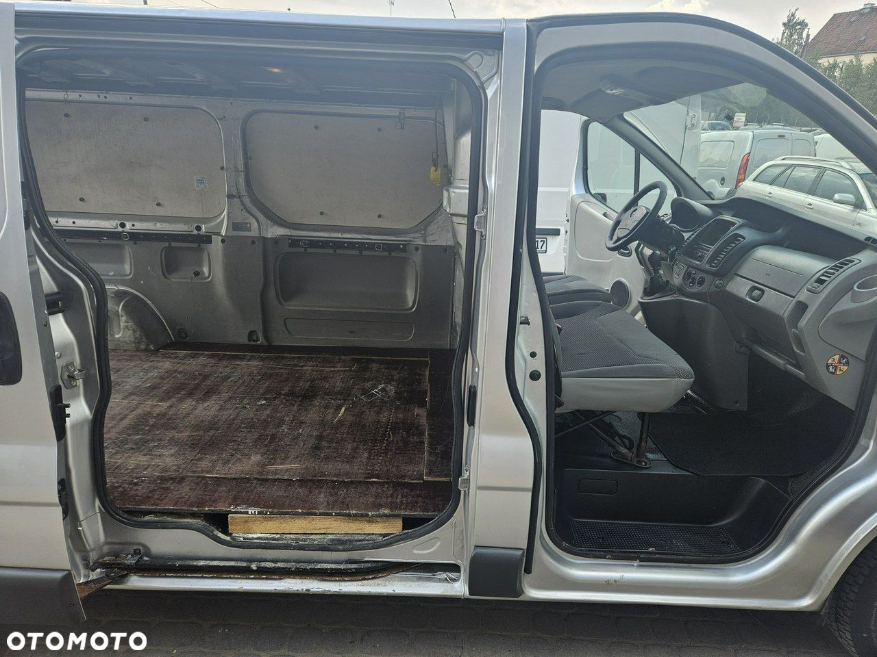 Opel Vivaro - 11