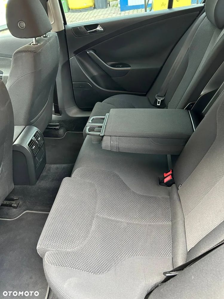 Volkswagen Passat 2.0 TDI Comfortline - 13