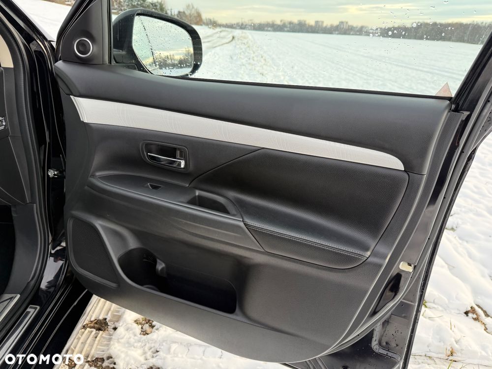 Mitsubishi Outlander 2.0 4WD Top - 18