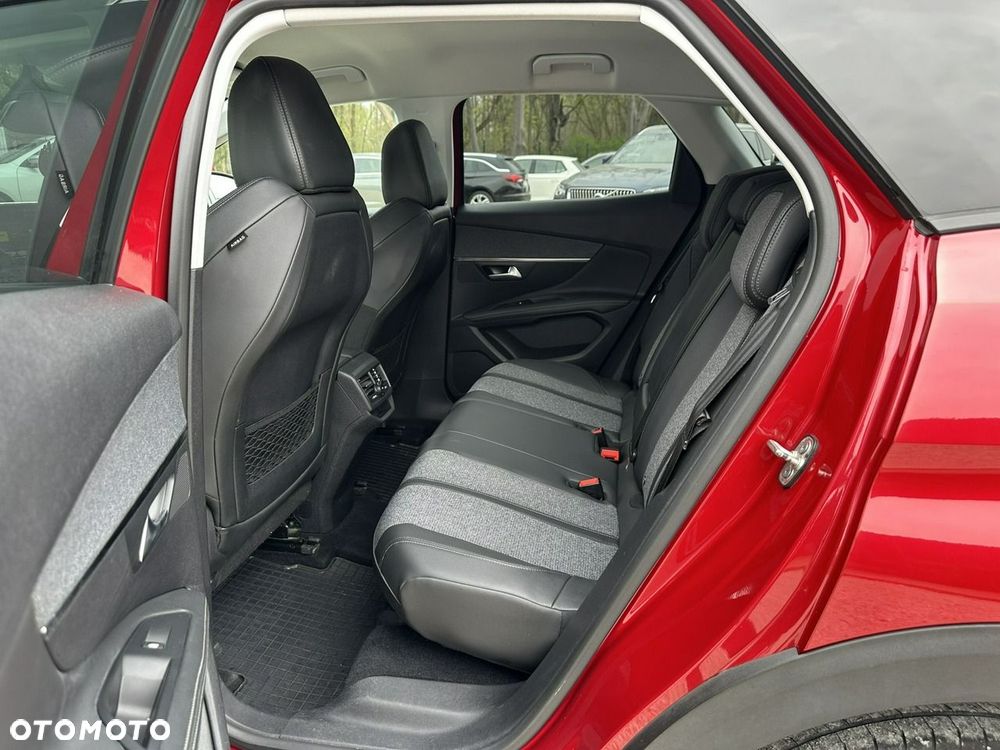 Peugeot 3008 1.2 PureTech Allure S&S EAT8 - 17