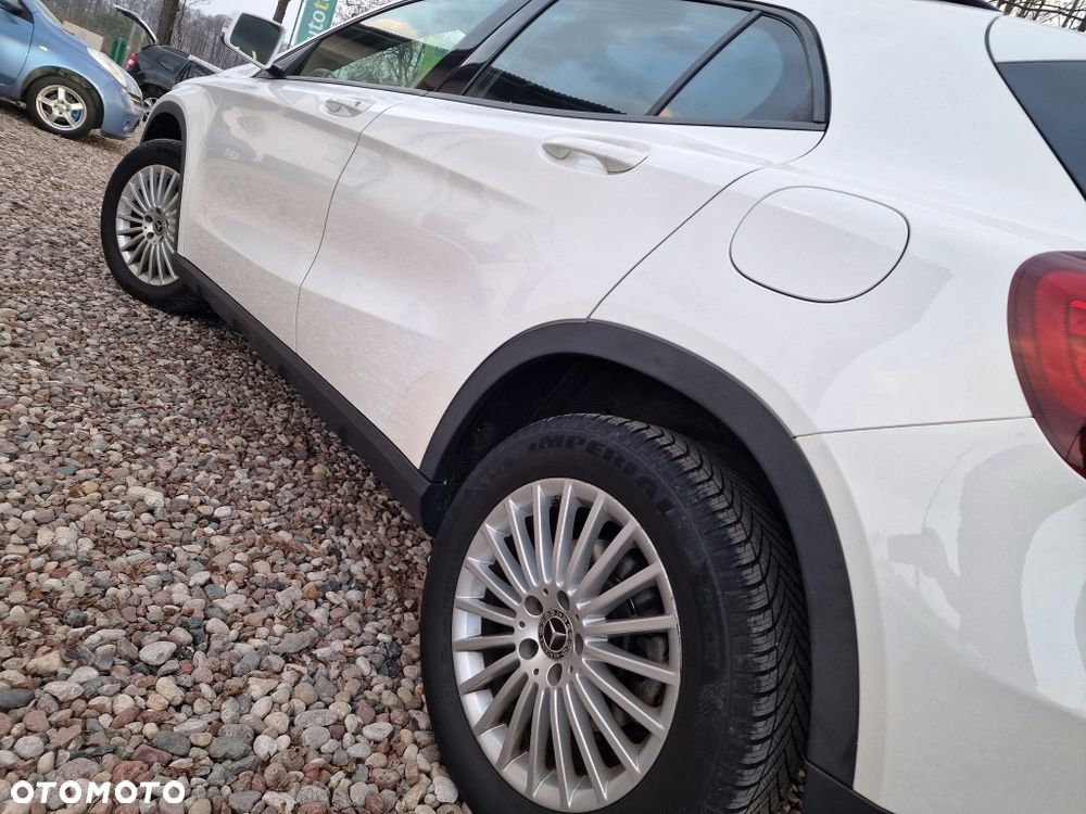 Mercedes-Benz GLA - 24